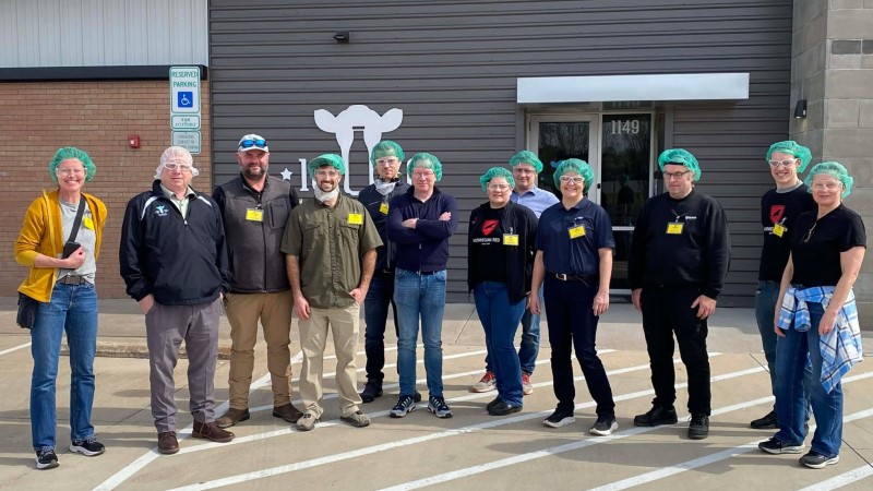 Besøk lokalt meieri.jpg